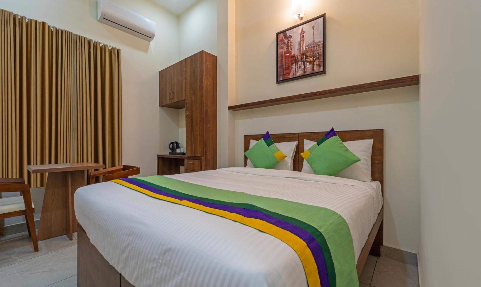 Itsy Hotels Avani Stays, Vyttila, Kochi Exterior photo