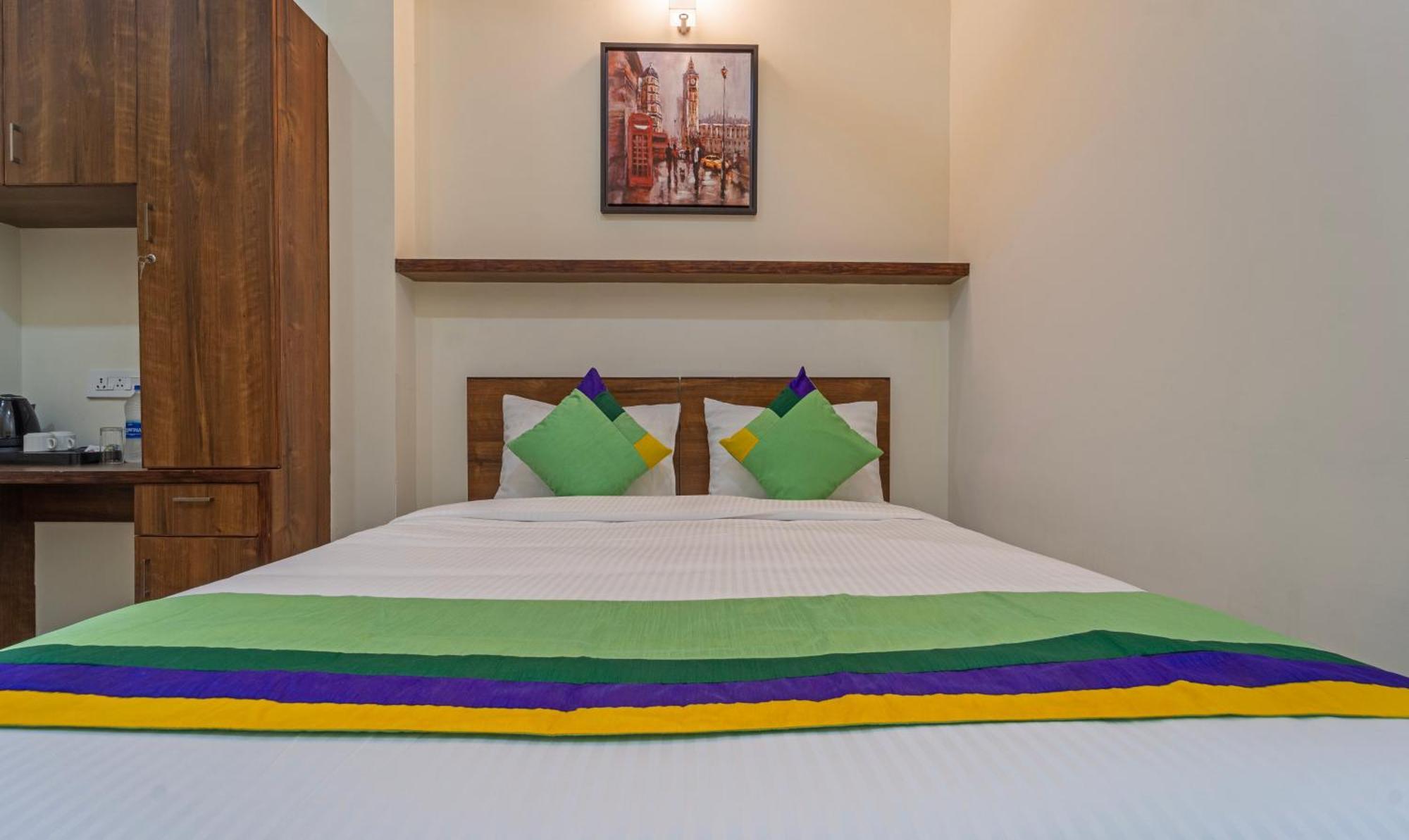 Itsy Hotels Avani Stays, Vyttila, Kochi Exterior photo